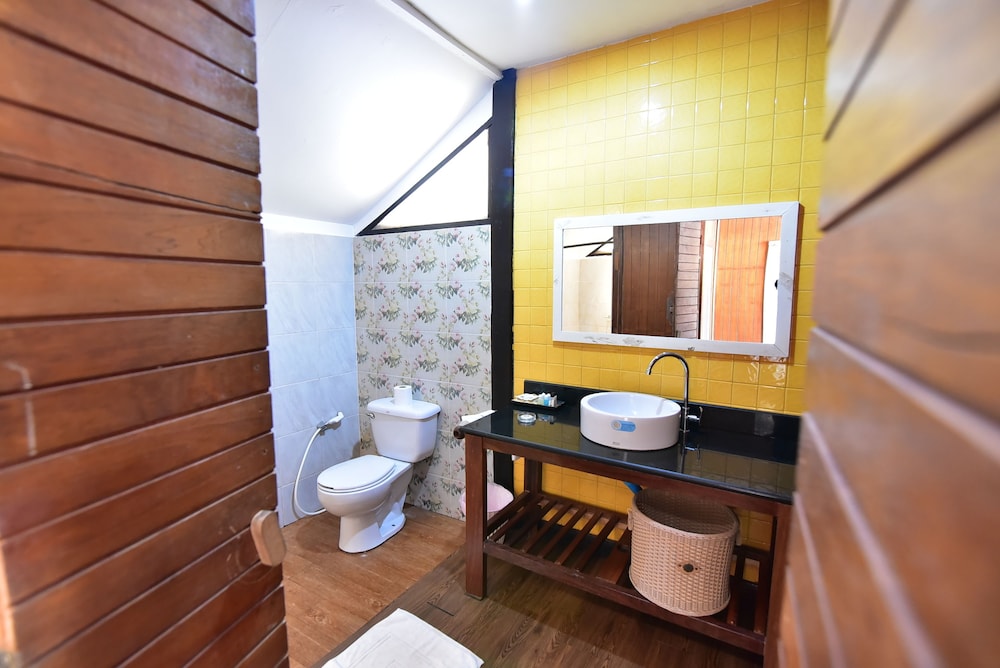 Koh Ngai Thanya Beach Resort 64/65