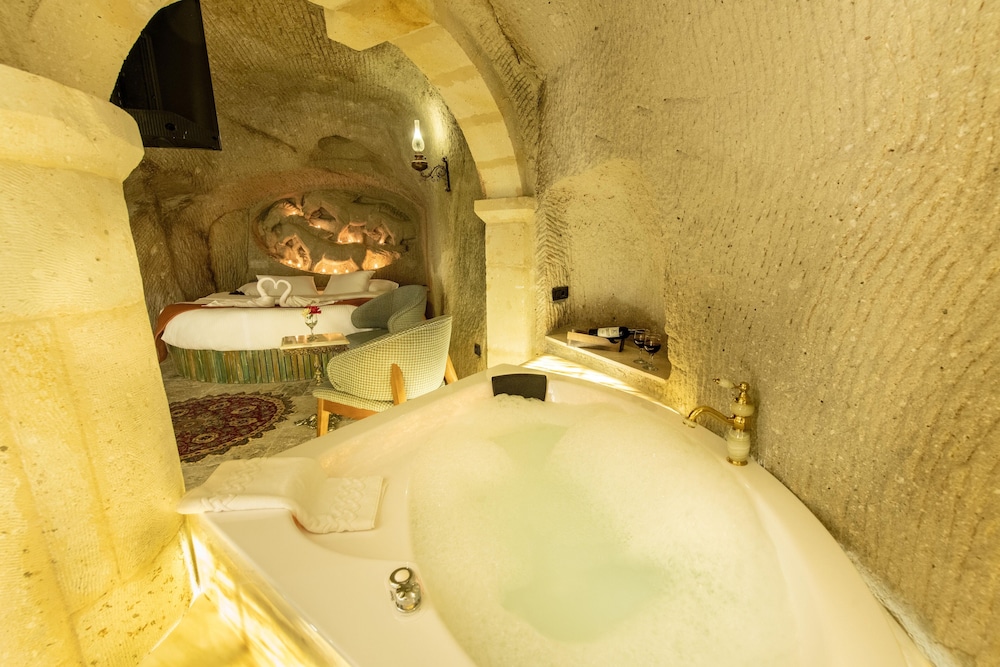 Foremanson Cave Hotel 49/50