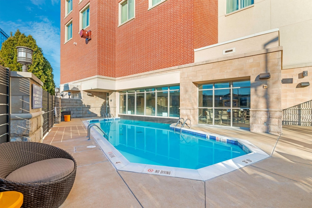 Drury Inn & Suites St Louis Brentwood 45/50