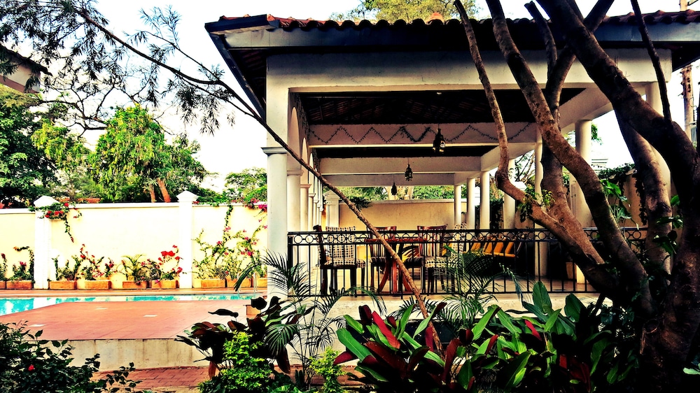 Sovereign Hotel 1/50
