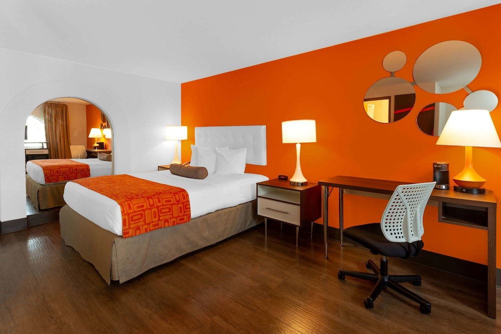 Howard Johnson By Wyndham Waukegan Great Lakes 9/23