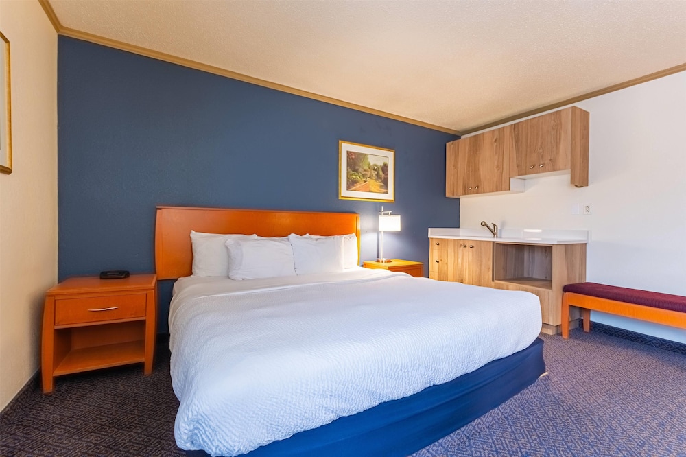 Days Inn by Wyndham Drayton Valley 15/50