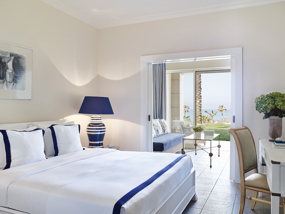 Garden, Junior Suite, King Bed, Sofa, Terrace