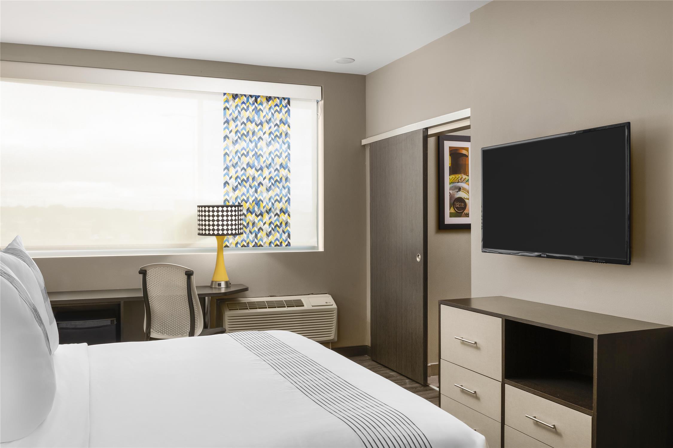 Room, King Bed, Glo Best Western Dawley Farms In Sioux Falls 2/7