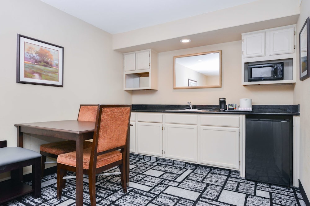 Best Western Plus Meridian Inn & Suites, Anaheim-Orange 22/31