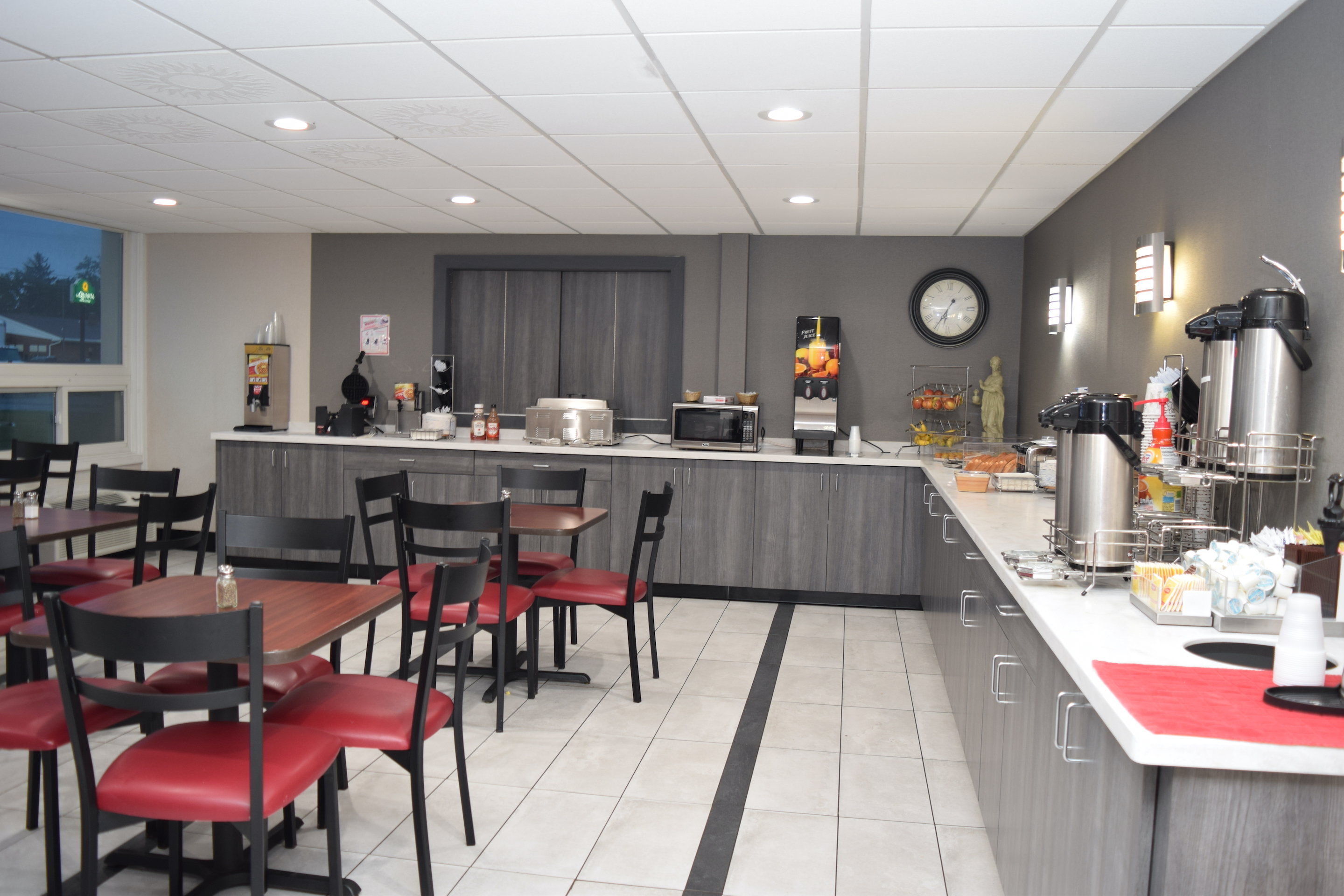 Red Roof Inn Batavia 37/47