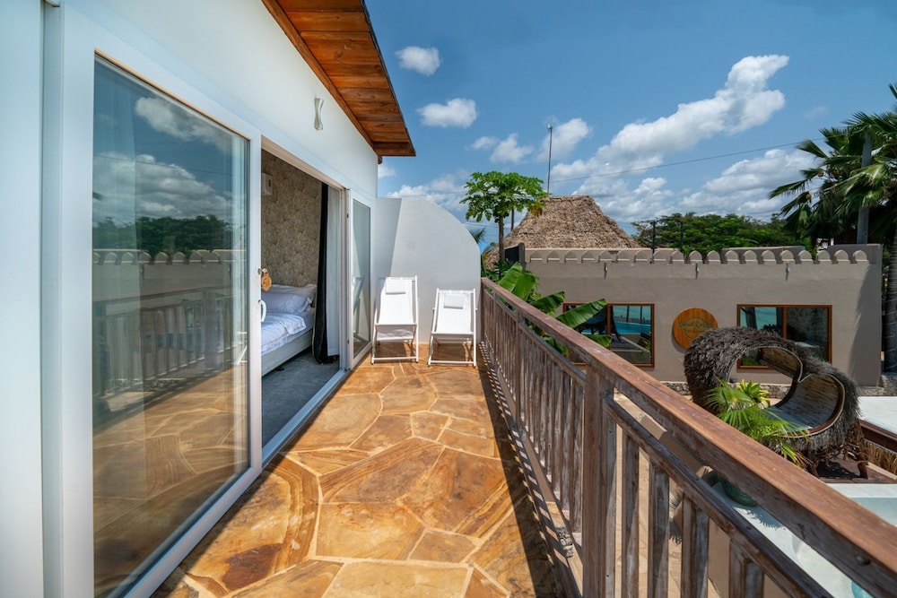 Coral Rock Hotel 5/50
