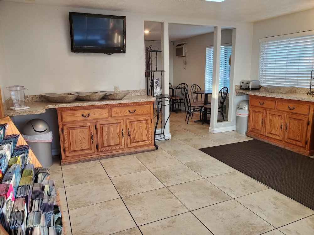 Apple Tree Inn 3/33