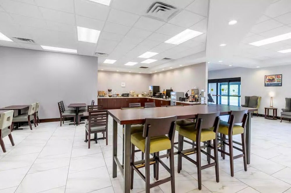 Days Inn and Suites by Wyndham Oxford 20/27