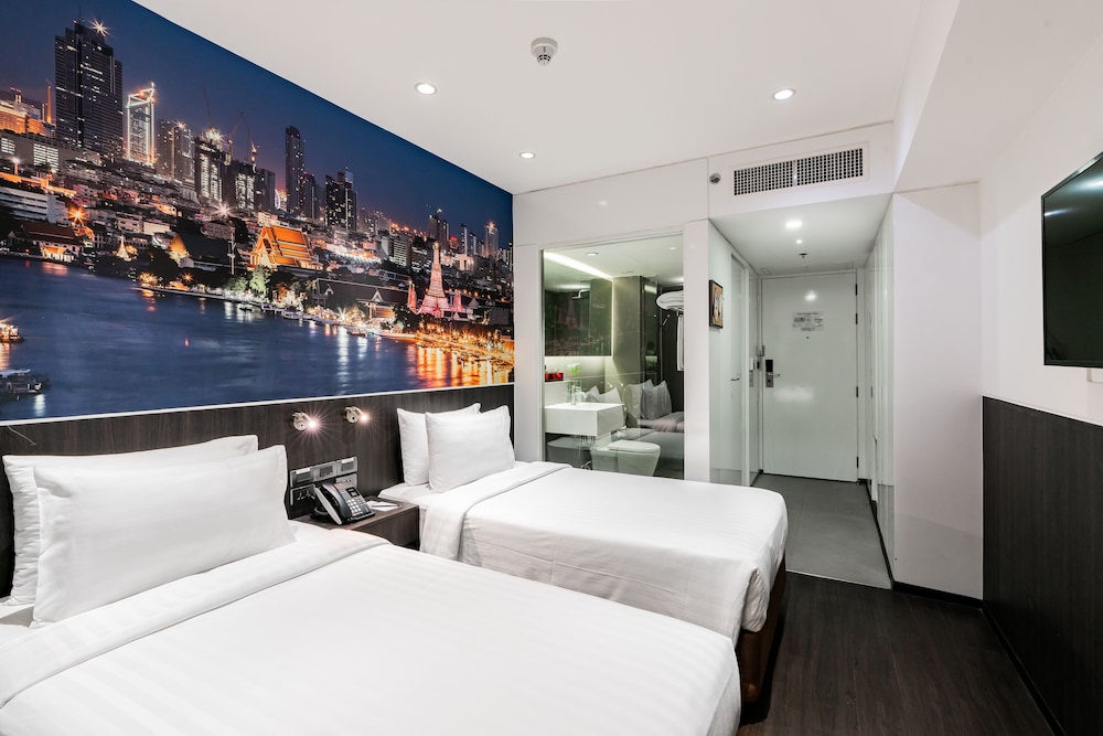 SUPERIOR ROOM