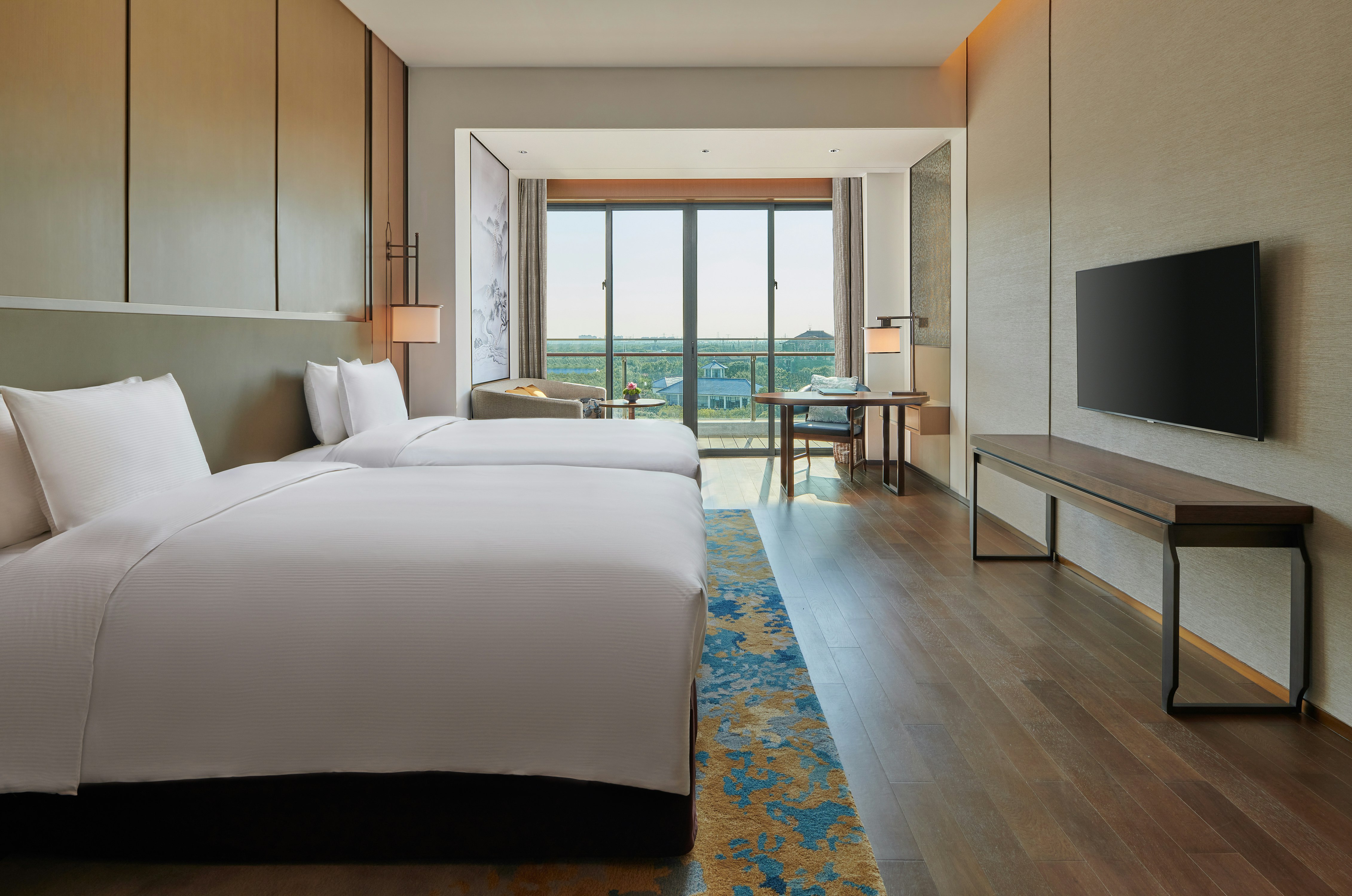 DELUXE, TWIN BEDS