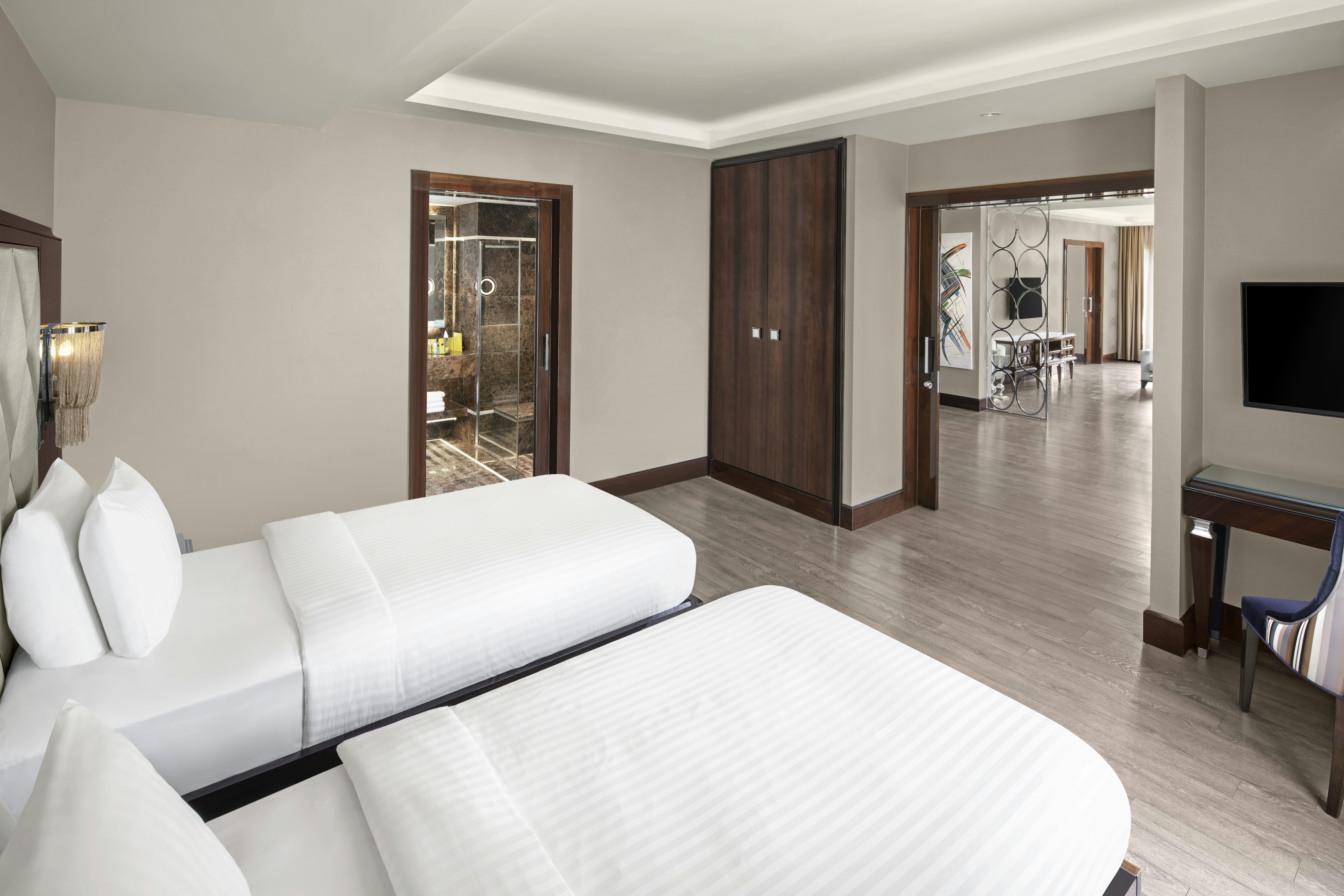 2 BEDROOMS, FAMILY SUITE