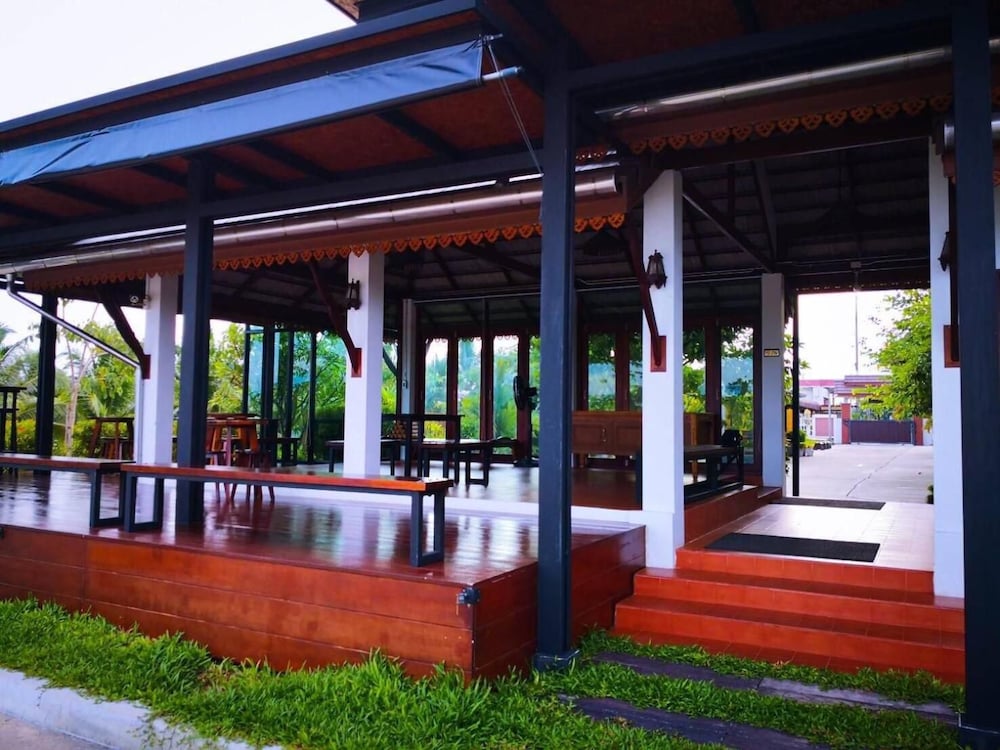 Khum Nakhon Hotel 2/47