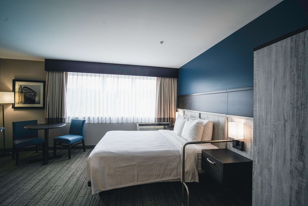 Best Western Plus Chocolate Lake Hotel 25/80
