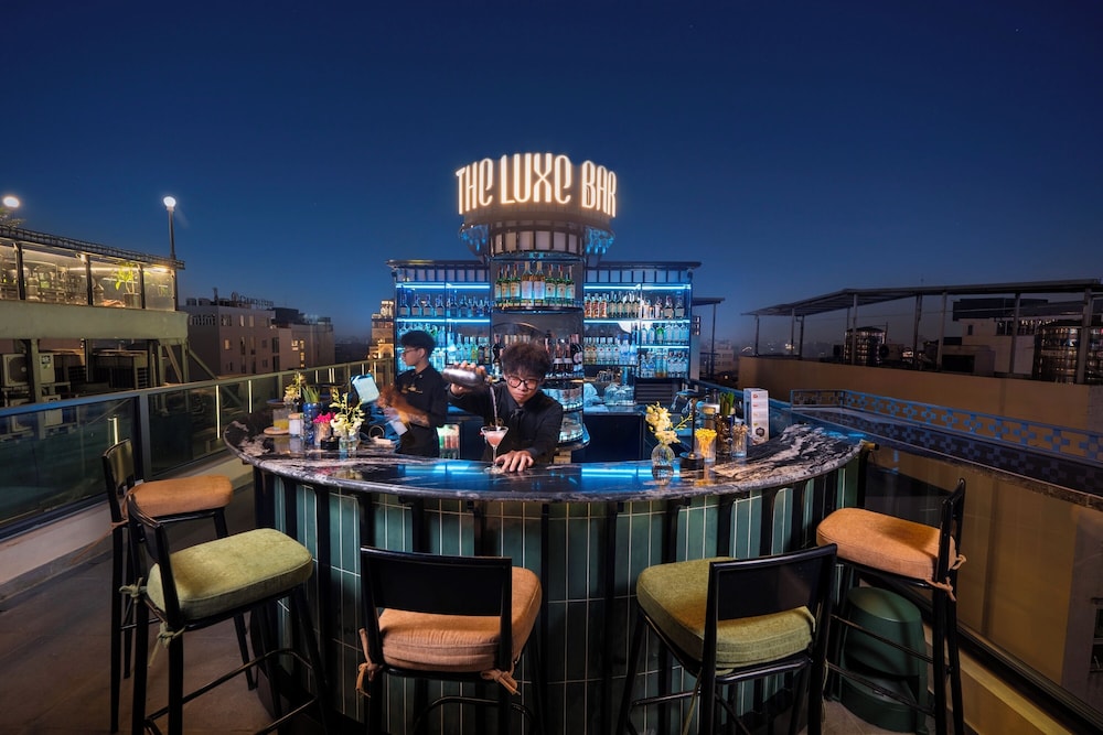 Le Premier Hotel & Rooftop Bar 41/50