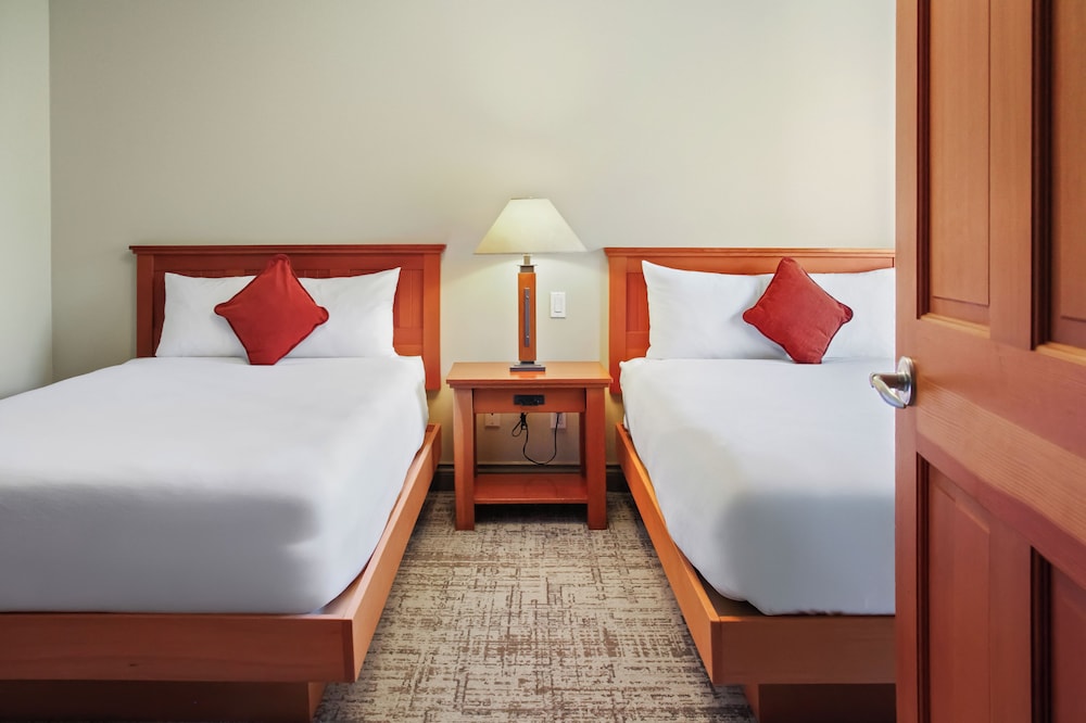 Long Beach Lodge Resort 13/72