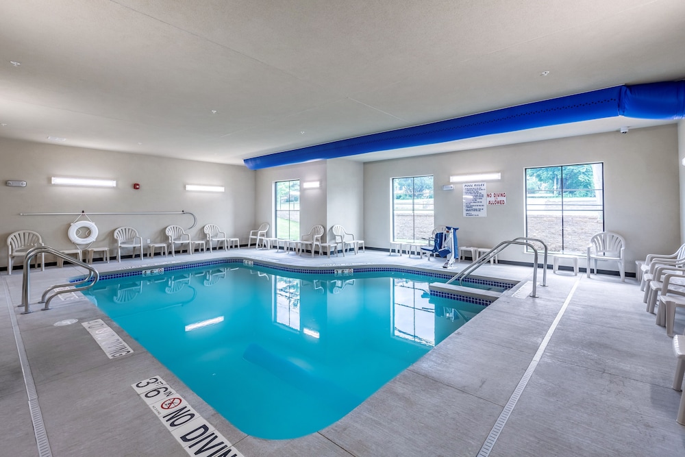 Cobblestone Hotel & Suites Janesville 17/38