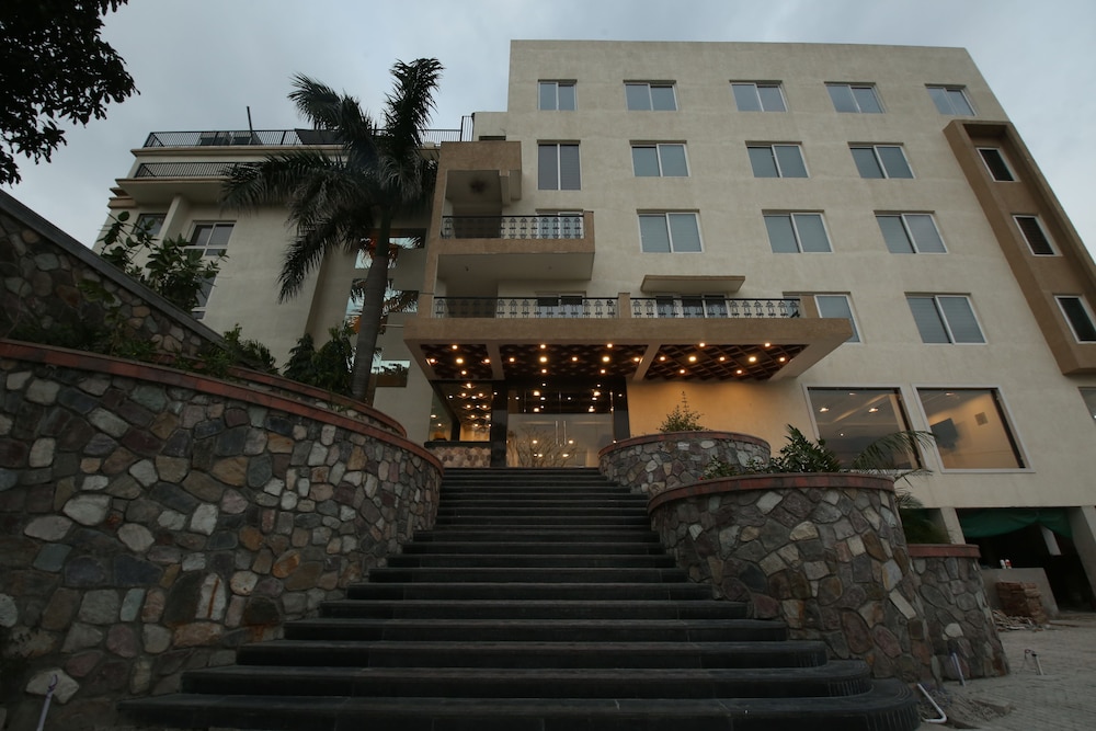 Holy River Hotel 2/47