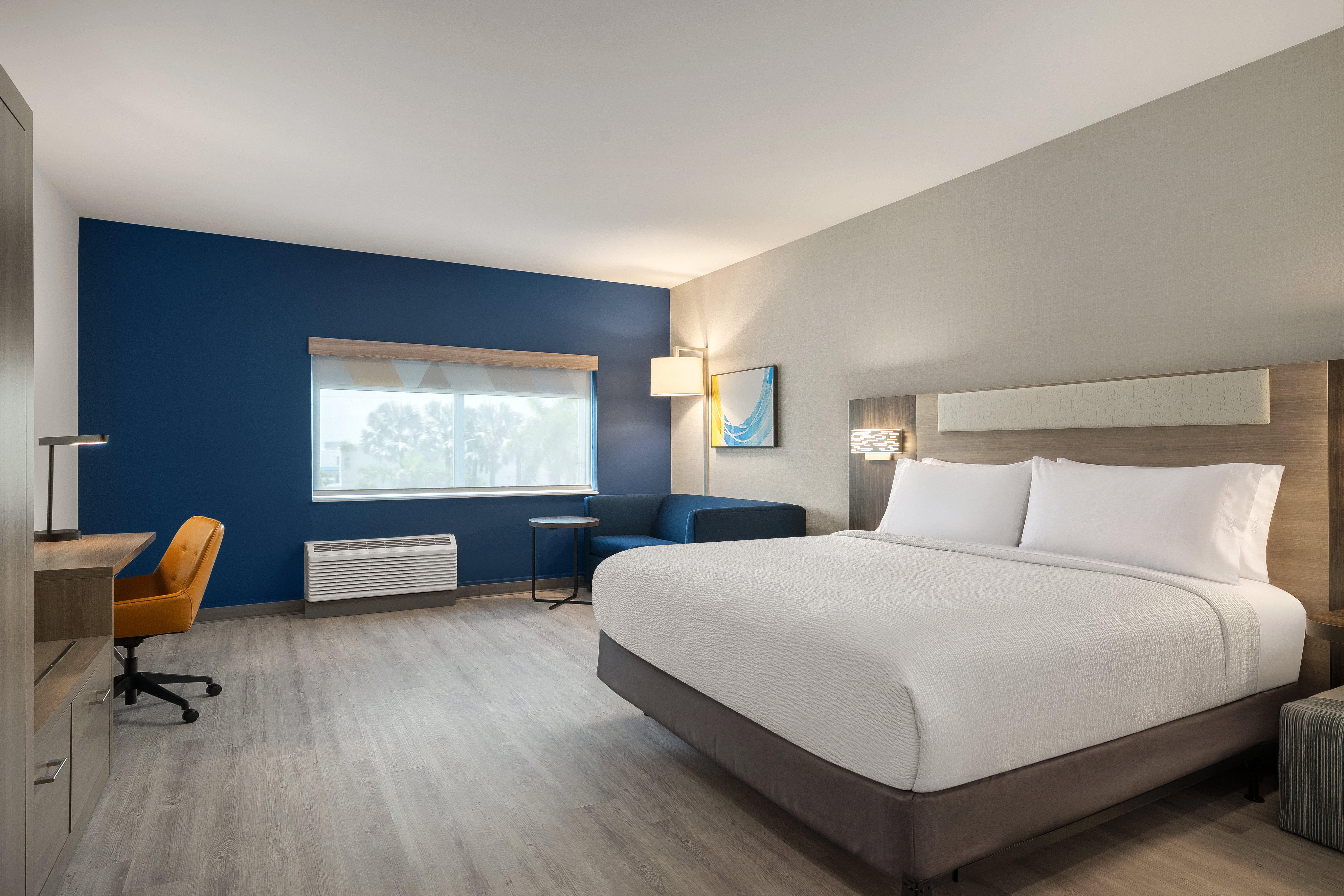 Holiday Inn Express & Suites Miami Intl Airport - 36th St 14/50