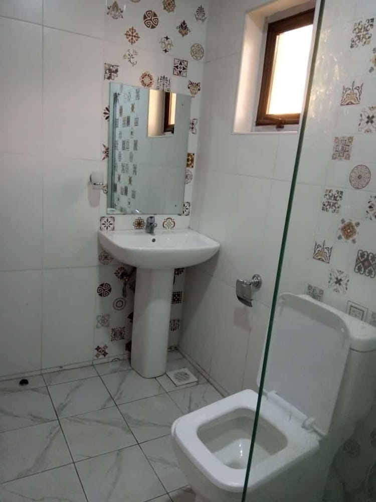 Nairobi Glory Palace Hotel Ltd 49/50