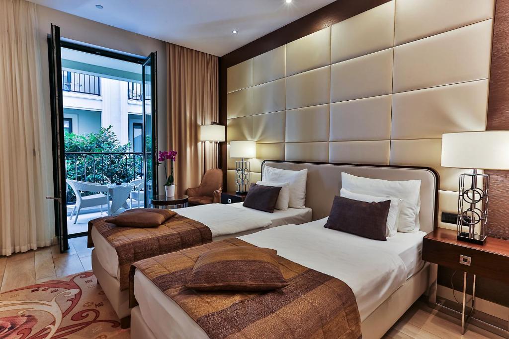 Standard, Single, Double Bed, Atrium View