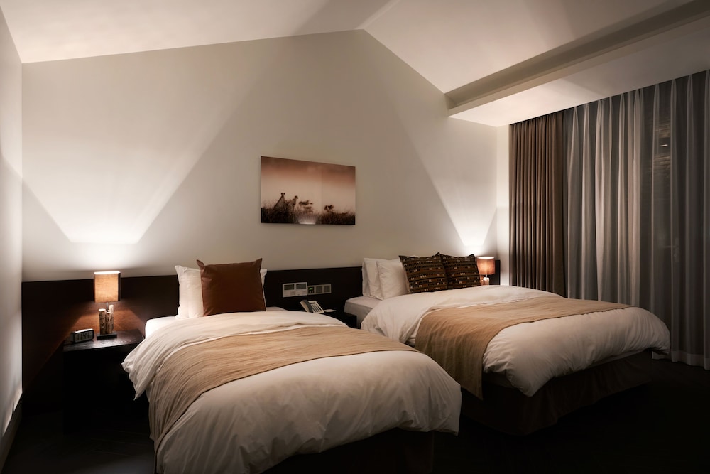 POOL, SUITE