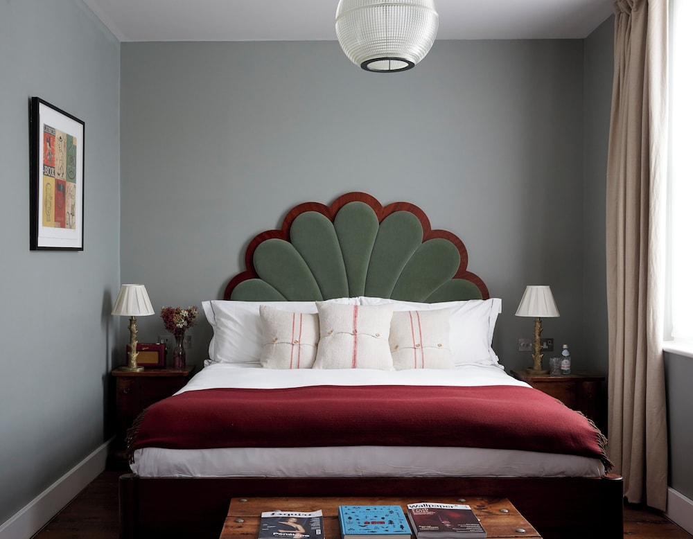 Artist Residence London 18/50