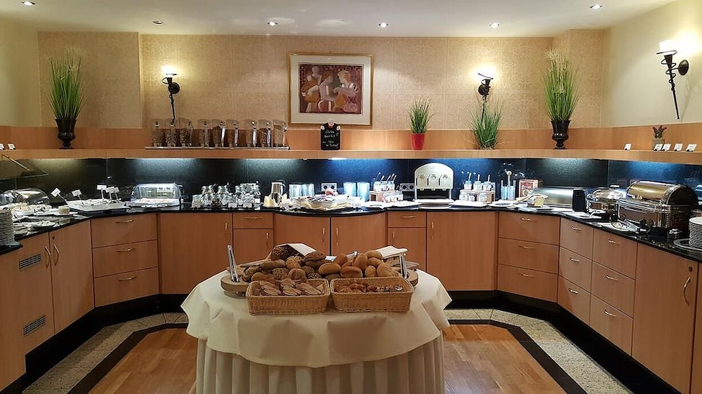 UNO Hotel Posthof Saarlouis 32/42