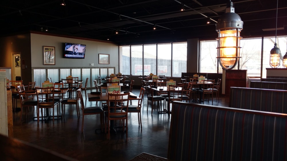 Four Points by Sheraton Kansas City Airport 31/36