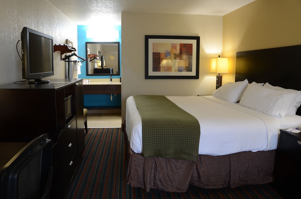 Baymont by Wyndham Nashville 16/53