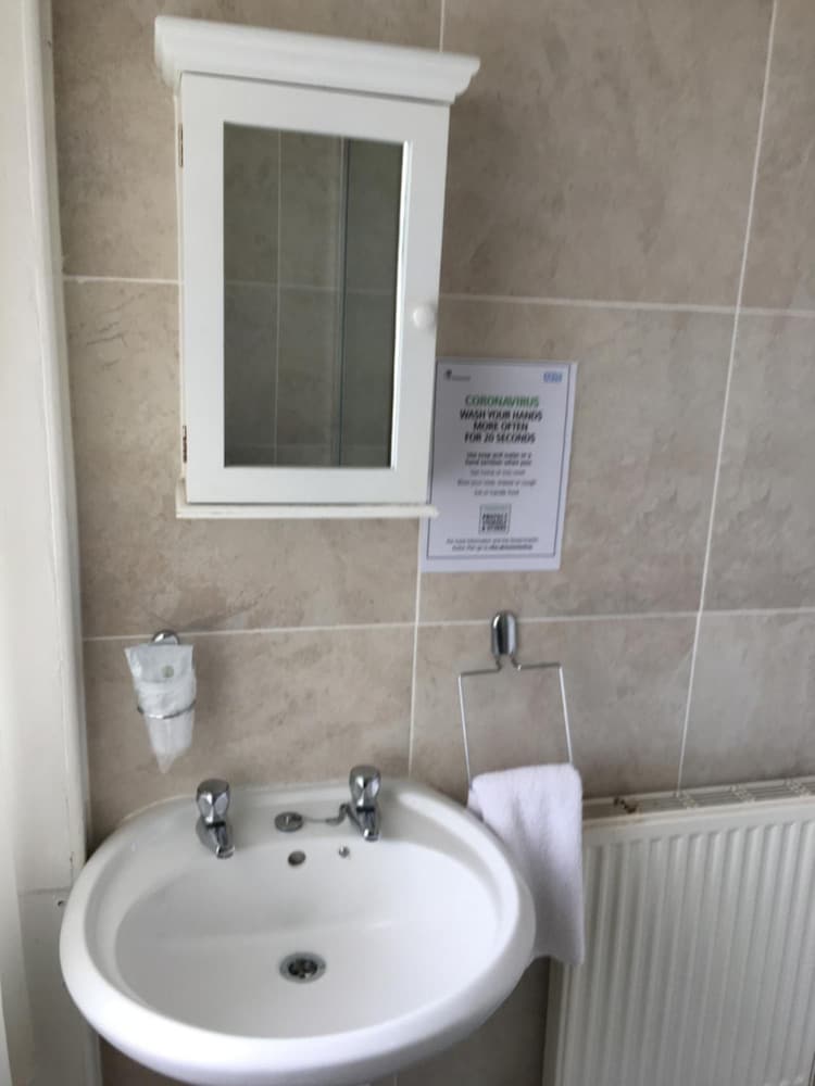 Glenheath Hotel 47/49