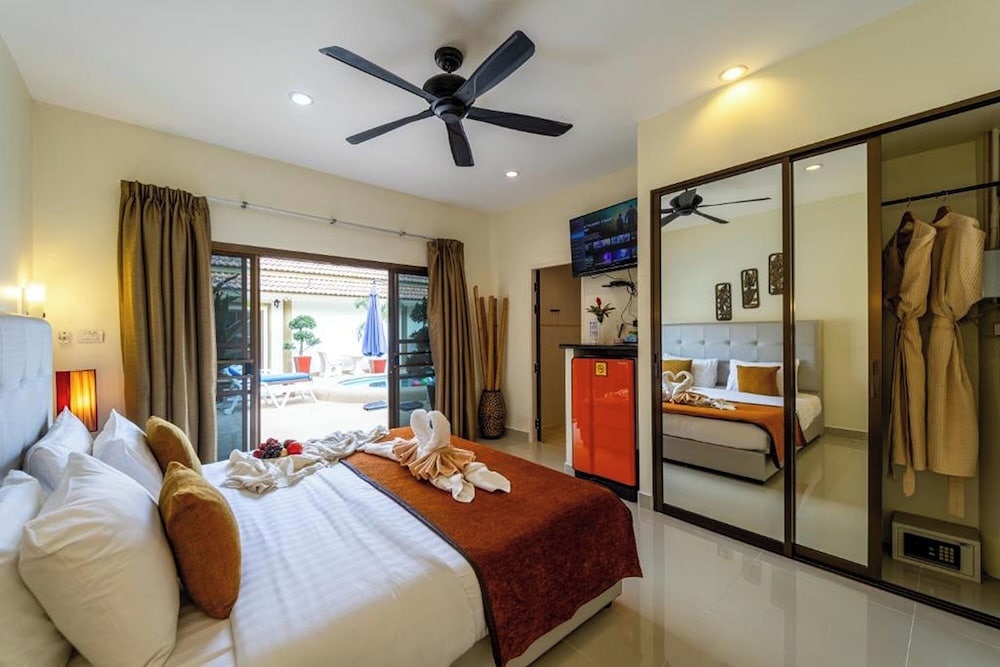 Siam Court 12/50