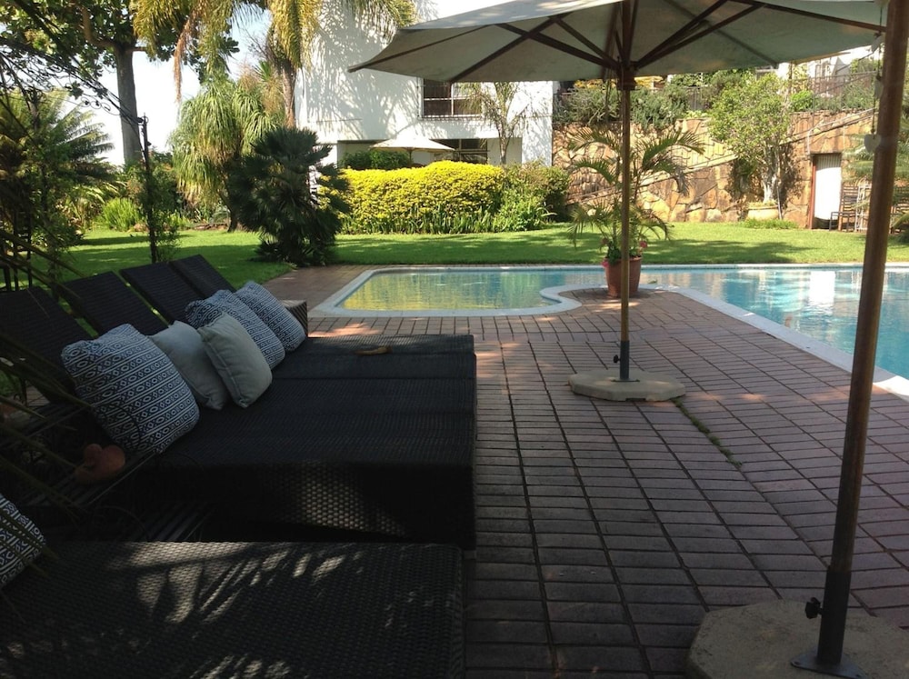 Plumbago Guest House 18/21
