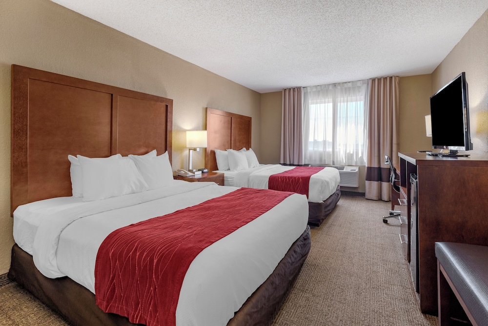 Comfort Inn and Suites Hays I-70 16/46