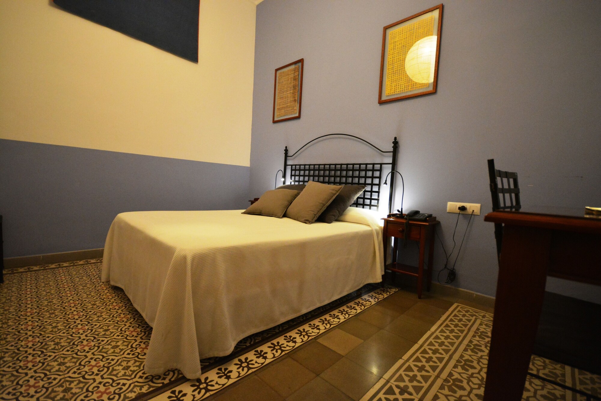 ROOM, DOUBLE BED