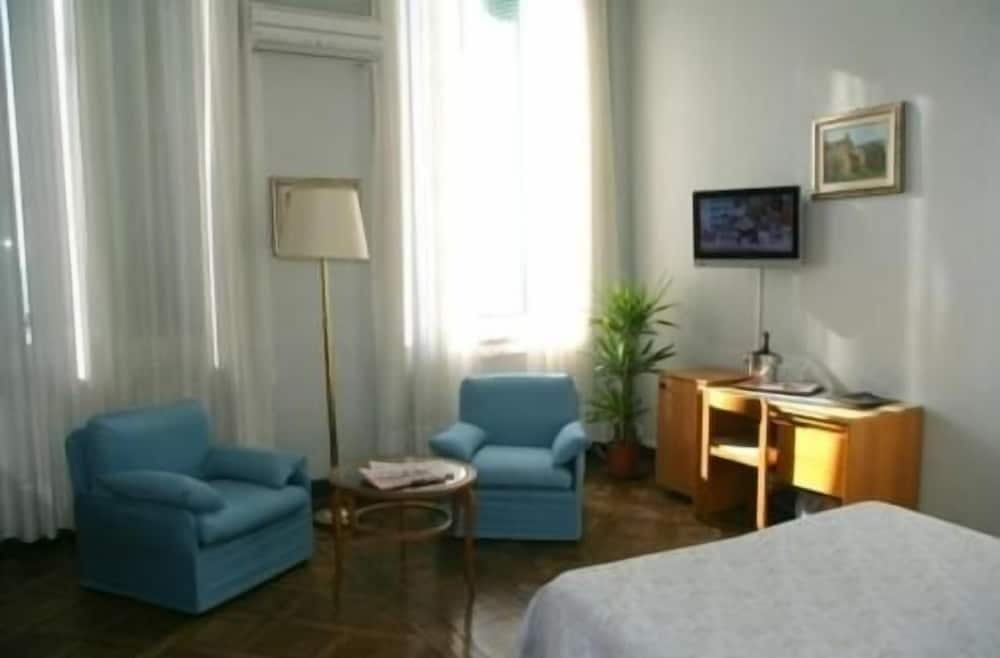 Grand Hotel Mediterranee 45/69
