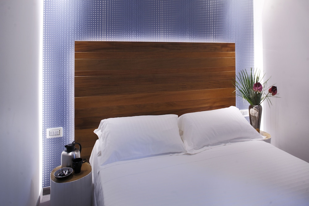 Q Hotel 20/50