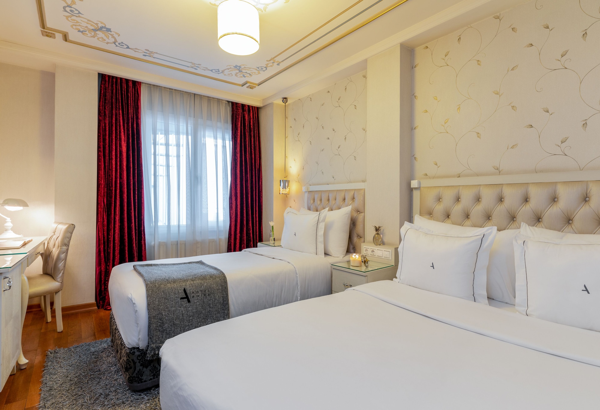 Family, 1 Single and 2 Queen Beds, Corner