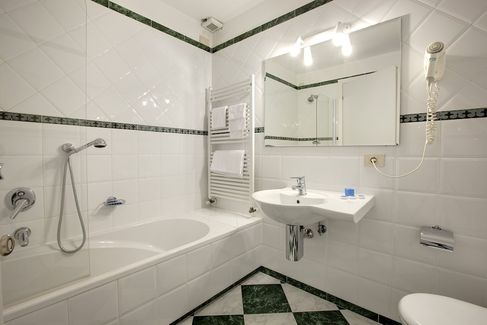 Hotel Beau Rivage 9/69
