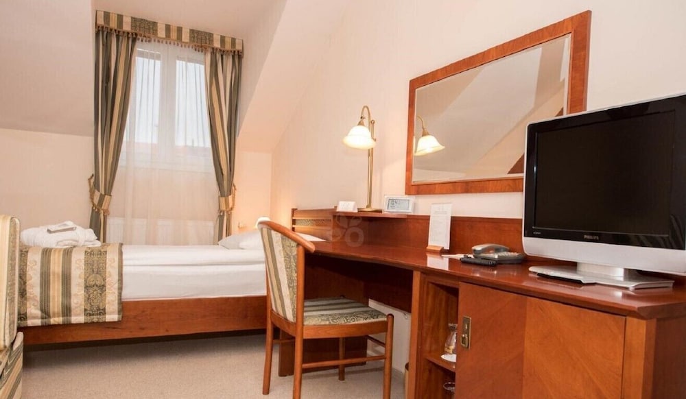 Amigo City Centre Hotel 54/62