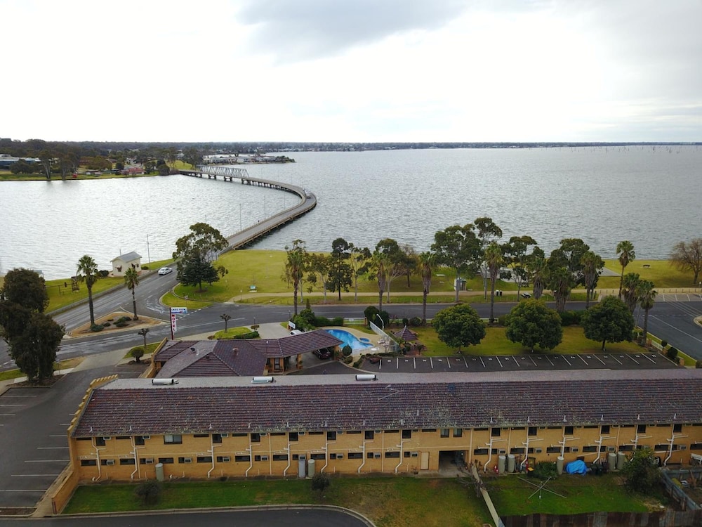 Lakeview Motel 13/60