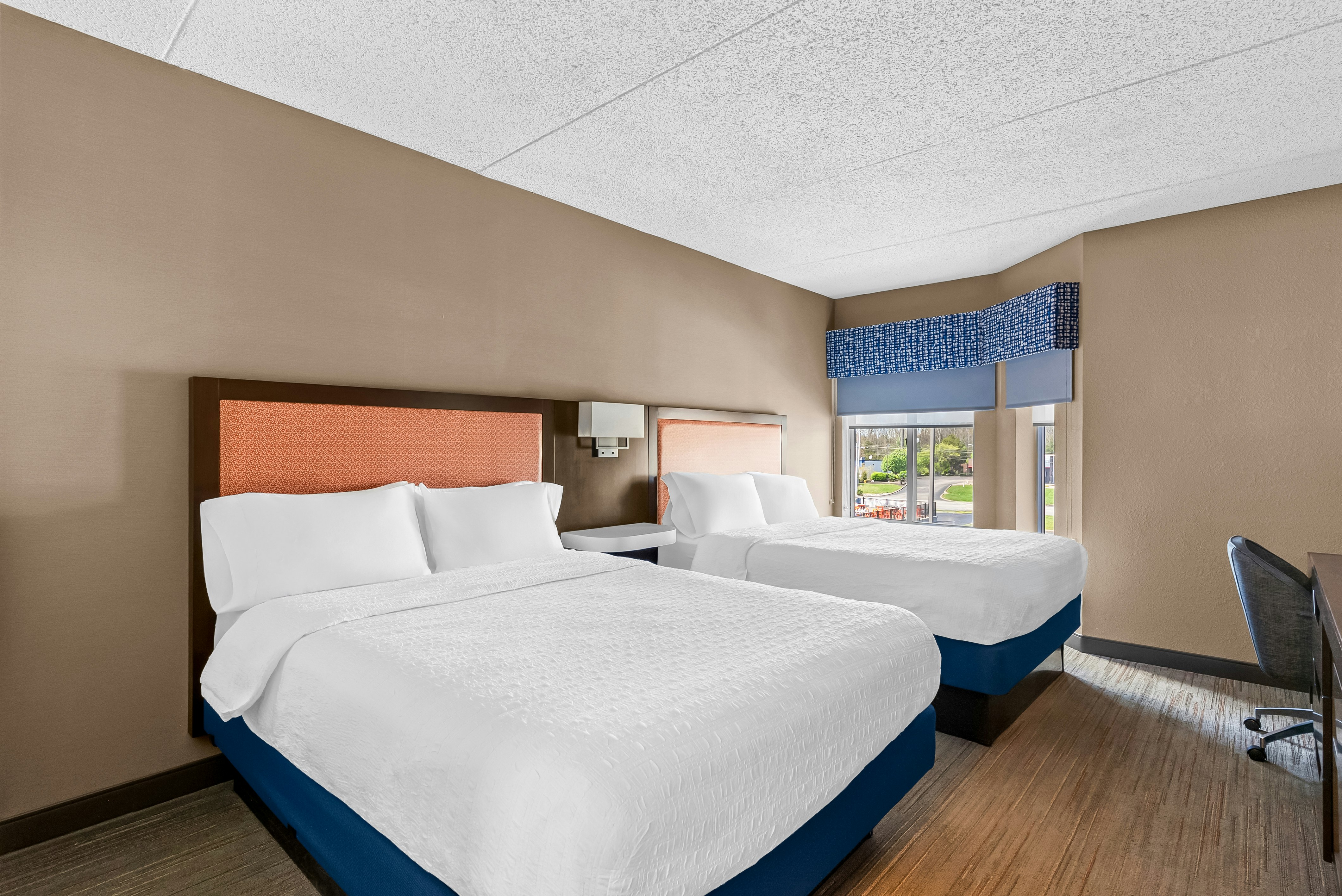 Hampton Inn Suites Scottsburg 25/82