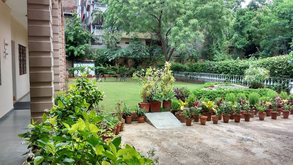Jai Niwas 39/50