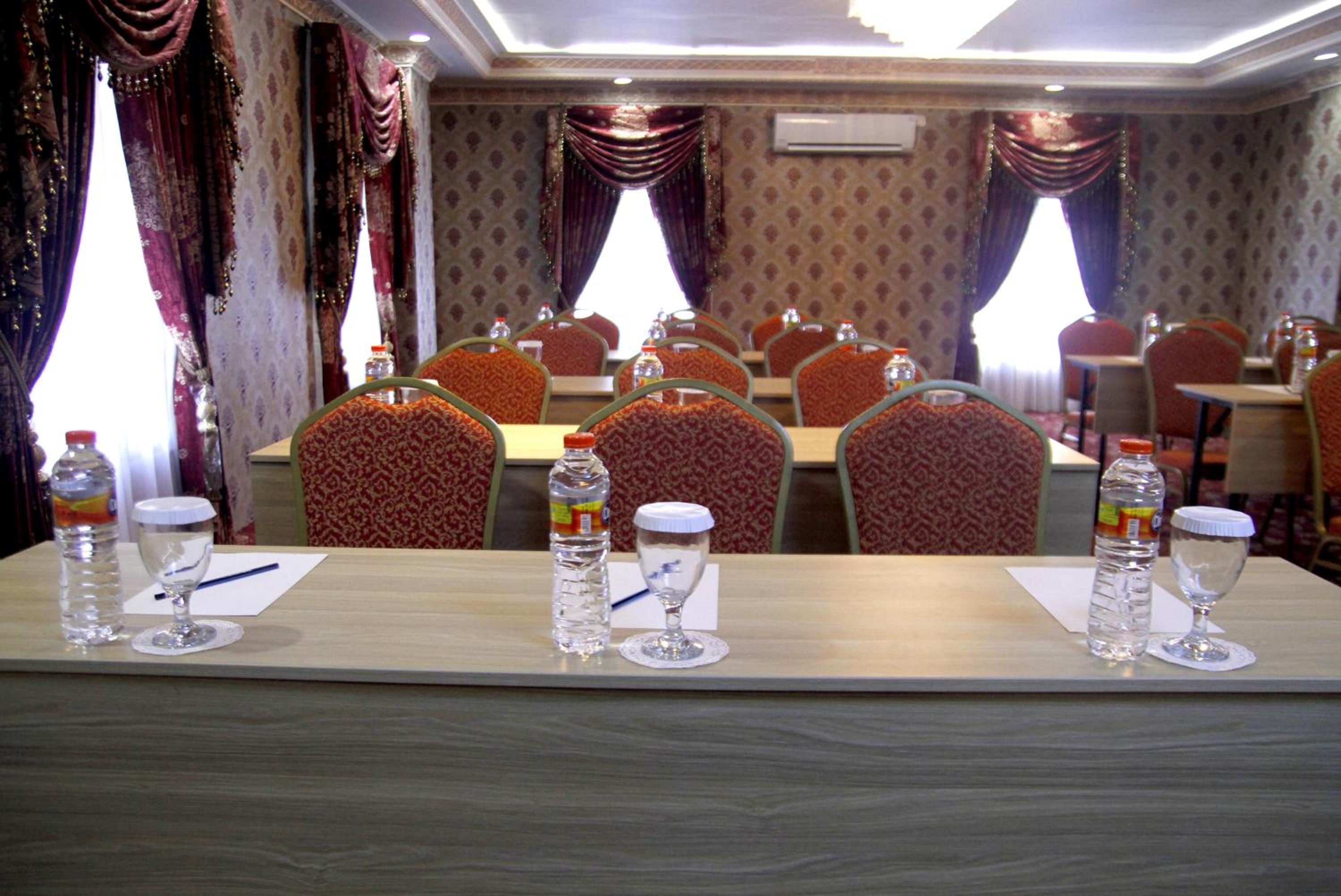 Hersya Front One Inn Surabaya 21/29