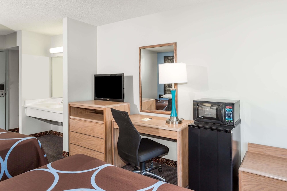 Super 8 By Wyndham Valdosta Conf Center Area 24/37