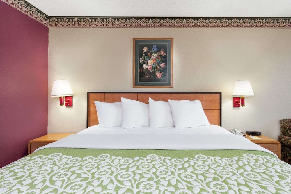 Days Inn by Wyndham Lexington 10/25