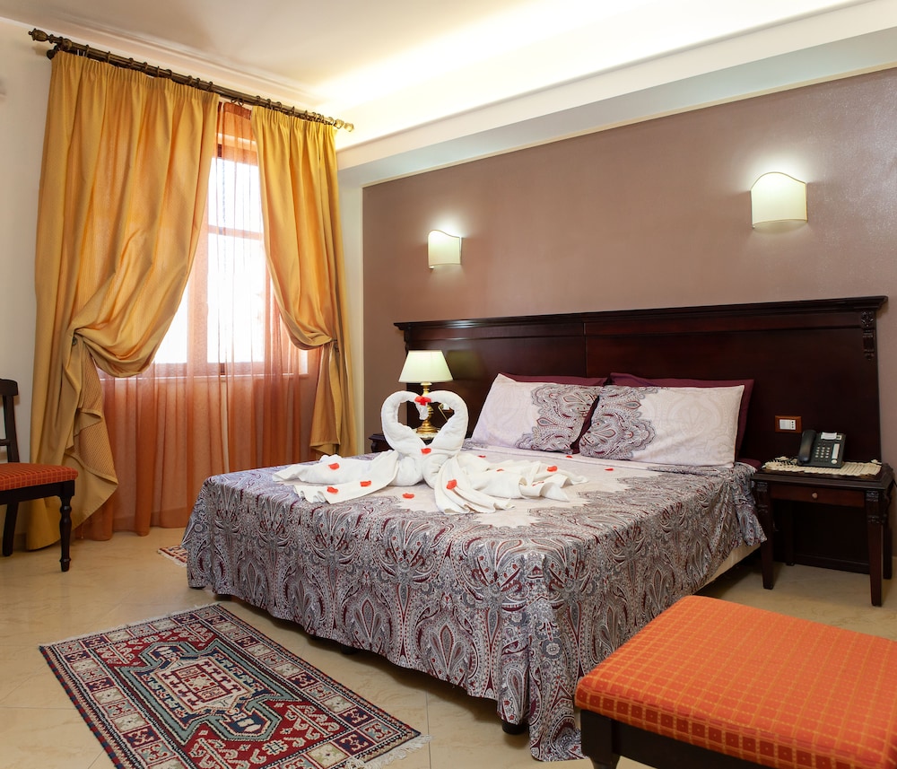 Sammartano Hotel 15/56