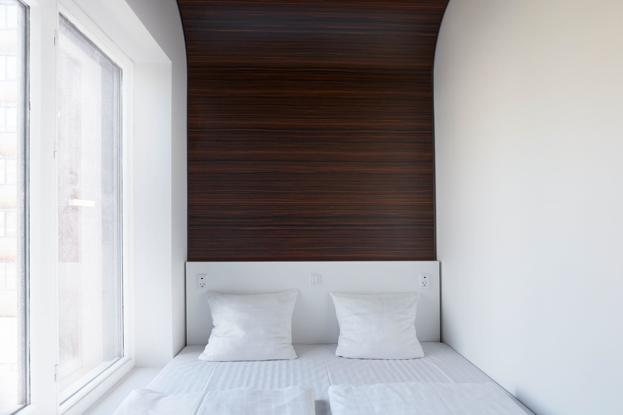 ROOM, DOUBLE BED