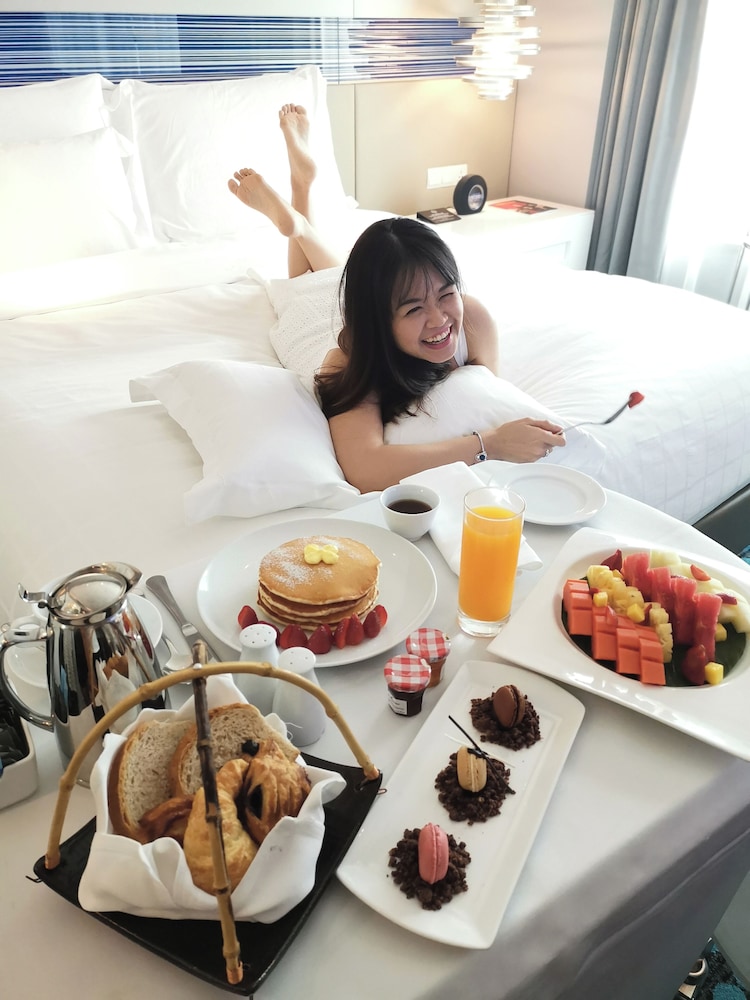 Pullman Kuala Lumpur City Centre Hotel and Residences 54/75