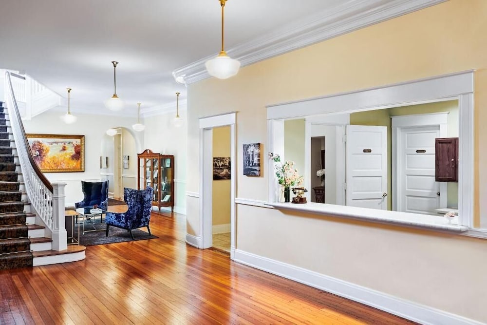 Inn At Carnall Hall 10/45